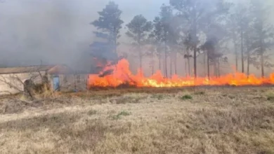 Imágenes de aviones hidrantes y helicópteros combatientes el incendio en Yacanto