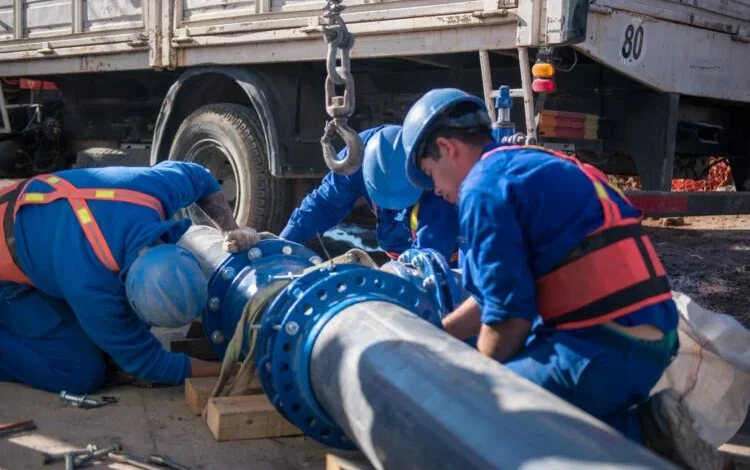 Obra del nexo de agua potable en el barrio Primero de Mayo, Córdoba