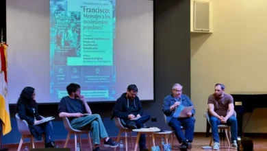 Portada del libro 'Francisco: mensajes a los movimientos populares' presentado en la Universidad Católica de Córdoba