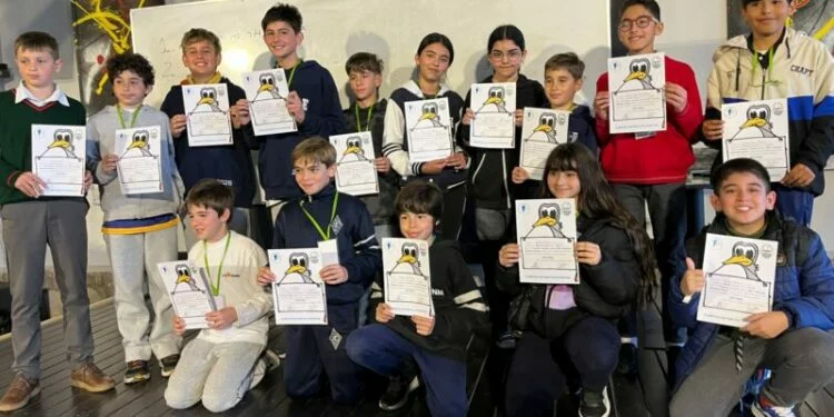 Estudiantes cordobeses participando en la Olimpíada Matemática Ñandú en la Universidad Siglo 21