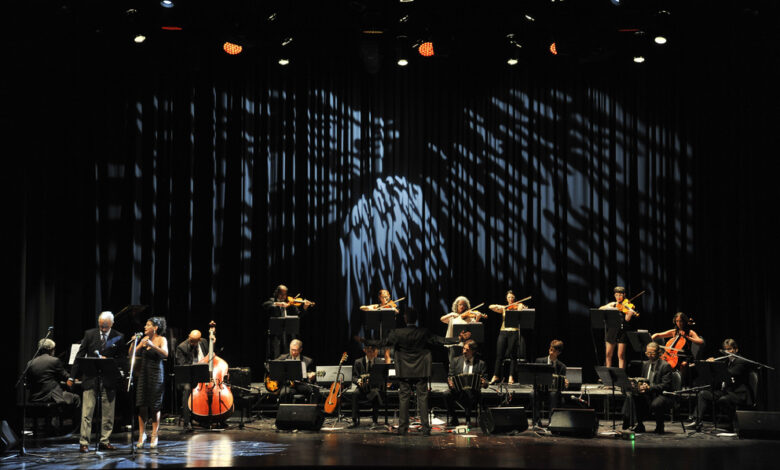 Orquesta Provincial de Música Ciudadana rindiendo homenaje a Eladia Blázquez en su función del 5 de marzo de 2023