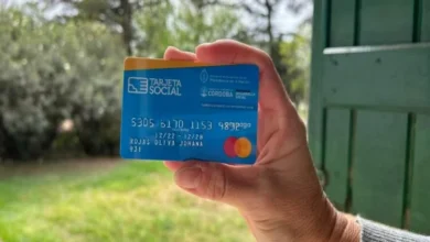 Familia recibiendo apoyo con la Tarjeta Social