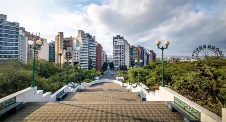Imagen de un parque soleado en Córdoba