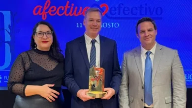 Equipo de APROSS + Cerca recibiendo premio