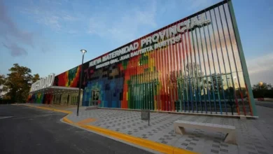 Personal de salud aplicando vacunas en la Maternidad Provincial de Córdoba durante la jornada del 28 de agosto