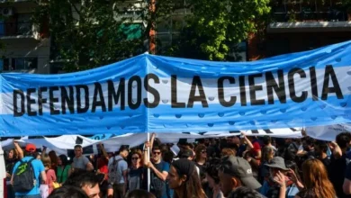 Manifestación en defensa de la ciencia argentina