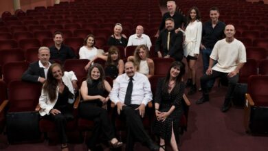 Imagen del elenco de la Comedia Cordobesa sobre el escenario
