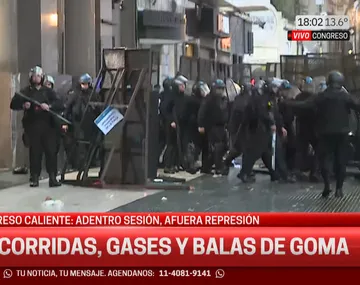 Daniela Ballester durante la represión policial en el Congreso