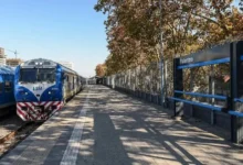 Tren San Martín en una estación