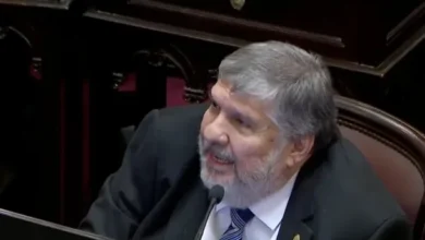 José Mayans hablando en el Senado