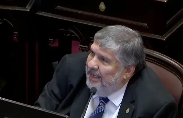 José Mayans hablando en el Senado