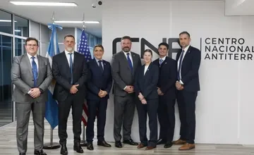 Un agente de la SIDE en una operación de inteligencia