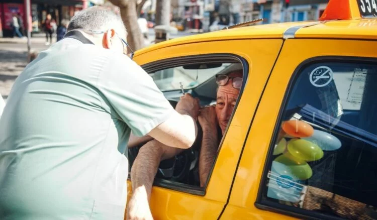 Passerini recorre la Dirección de Especialidades Médicas Centro donde se aplicaron vacunas bajo la modalidad autovac