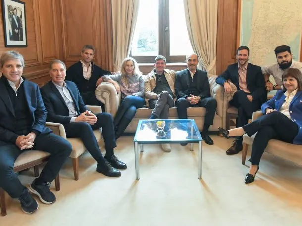 Javier Milei en una reunión en la Casa Rosada