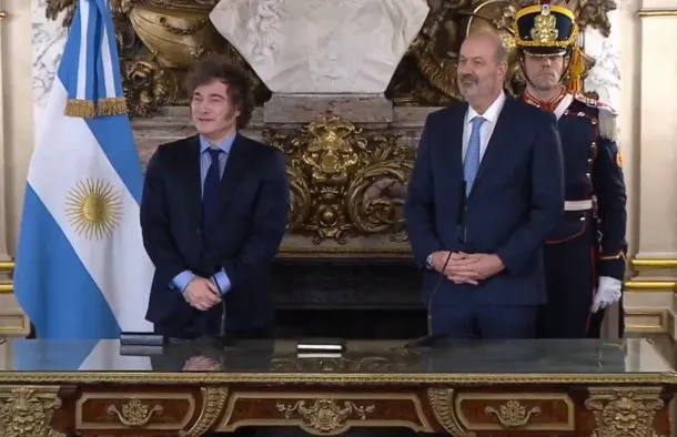 Federico Sturzenegger y Javier Milei en una reunión