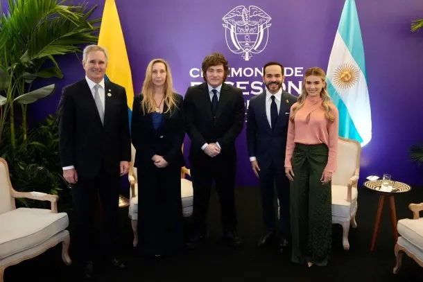 Javier Milei y Abelardo De la Espriella en la toma de posesión presidencial en Colombia