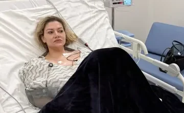 Nadia Beller con expresión seria, foto tomada después del atentado