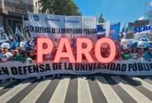 Manifestación de docentes universitarios en paro nacional