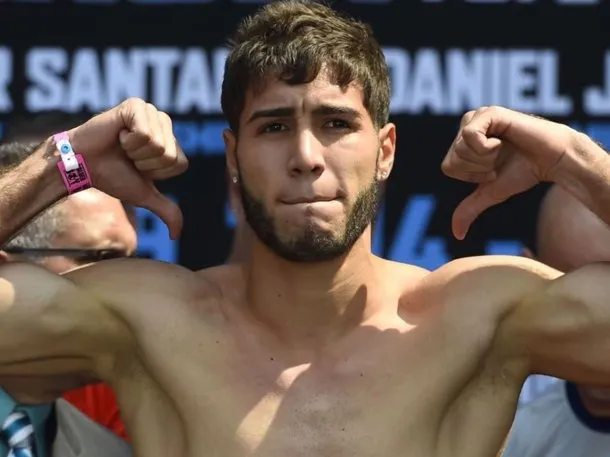 Prichard Colón en el ring antes de su combate contra Terrel Williams