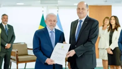 El embajador argentino en Brasil, Daniel Raimondi, y el presidente brasileño, Lula da Silva, en una reunión anterior.