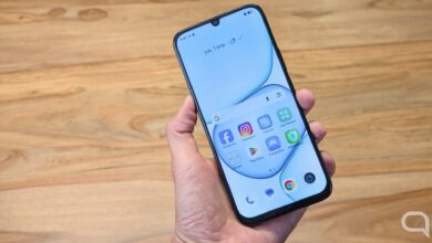 realme C100 con pantalla y batería destacada