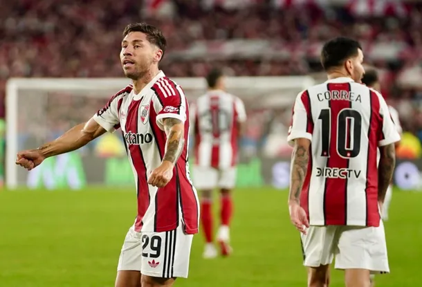 Imágenes de los jugadores de River Plate celebrando su victoria sobre Argentinos Juniors