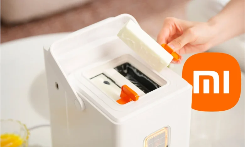 Máquina de helados de Xiaomi en acción, produciendo helados deliciosos y cremosos