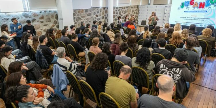 Niñas y niños participando en la Casa de las Infancias de Córdoba durante la presentación del informe