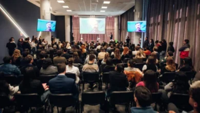 Jóvenes emprendedores de Córdoba trabajando en una propuesta climática para el Desafío Innovar por el Clima