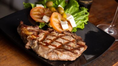 Alimentos ricos en proteína como carnes, legumbres y suplementos
