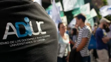 Manifestación de docentes universitarios en Córdoba durante el paro