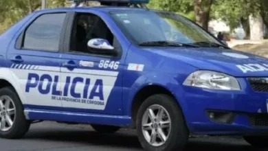 Policía cordobesa en la intersección de José de Arredondo y Wilson, barrio San Jorge