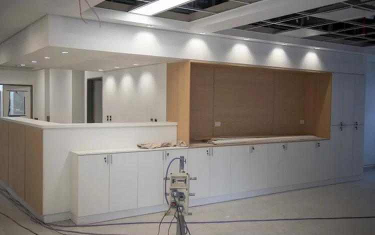 Obra en fase final del Hospital Príncipe de Asturias en Villa El Libertador