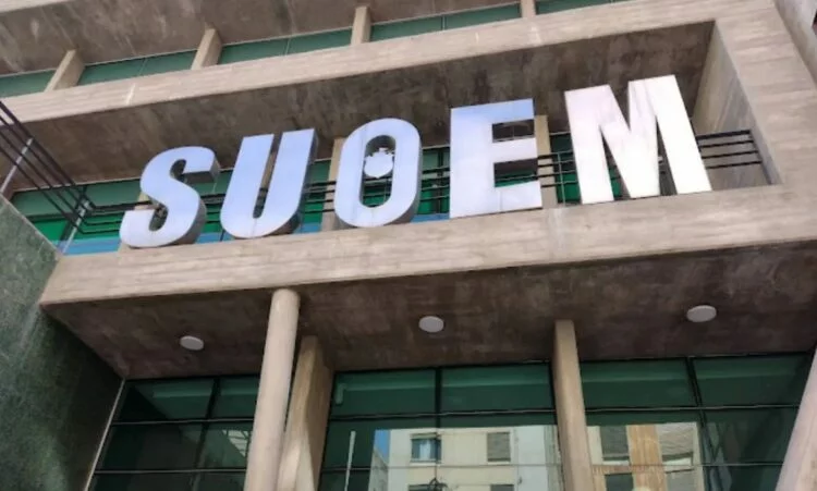 Imagen del edificio del SUOEM en Córdoba con fondo de redes de cloacas