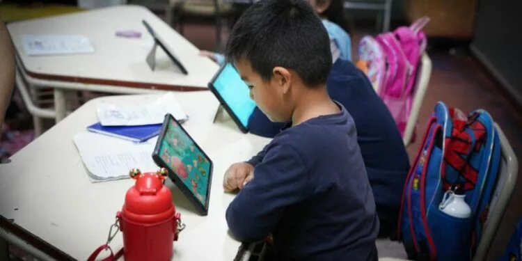 Estudiantes de escuelas municipales de Córdoba compitiendo en las Olimpiadas Matific LATAM
