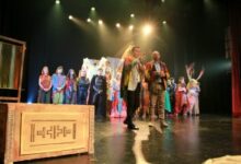 Escena del lanzamiento del FIT Córdoba 2026 en el Teatro Real con autoridades y artistas