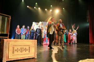 Escena del lanzamiento del FIT Córdoba 2026 en el Teatro Real con autoridades y artistas