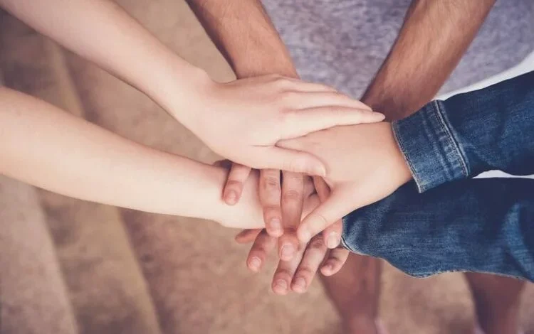 Voluntarios del Arzobispado de Córdoba se preparan para la visita del papa León XIV