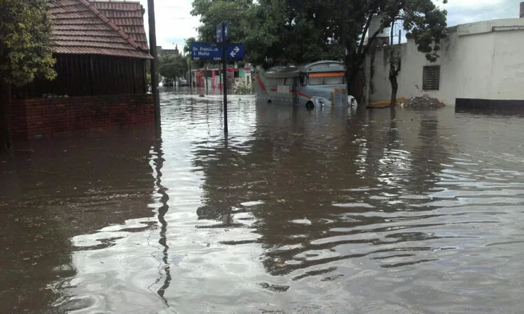 Ejercicio de simulacro de inundación en Villa Páez con brigadas y centro de mando