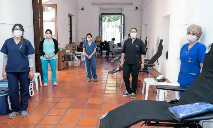 Colecta de sangre en el Cabildo Histórico de Córdoba durante el Mes de Concientización sobre el Cáncer Infantil
