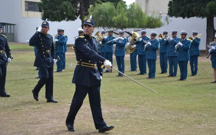 Jóvenes cadetes del Servicio Penitenciario de Córdoba en entrenamiento físico y académico