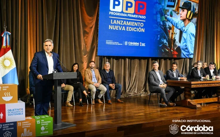 Gobernador Martín Llaryora inaugura la nueva edición del Programa Primer Paso con jóvenes participantes