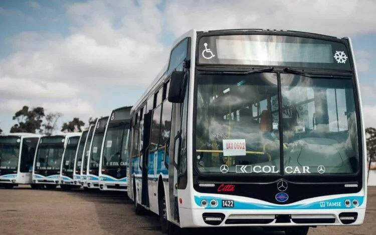 Conductores de ómnibus de Córdoba firmando el acuerdo salarial 2026