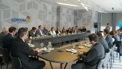 Autoridades cordobesas y representantes de la UIC durante la presentación del Servicio de Peritos Médicos Oficiales del Fuero Laboral