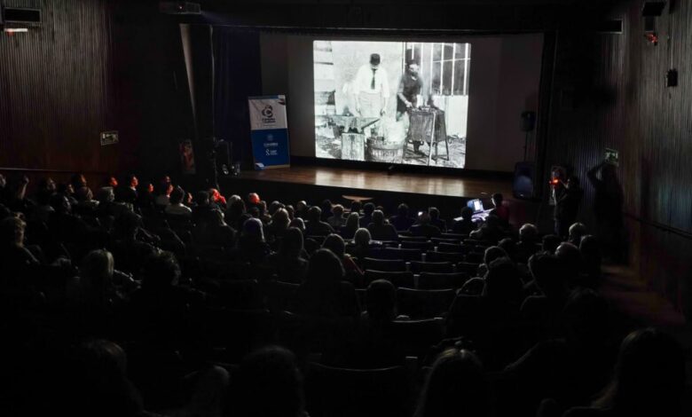 Acto con autoridades y representantes del sector audiovisual en el Cine Arte Córdoba
