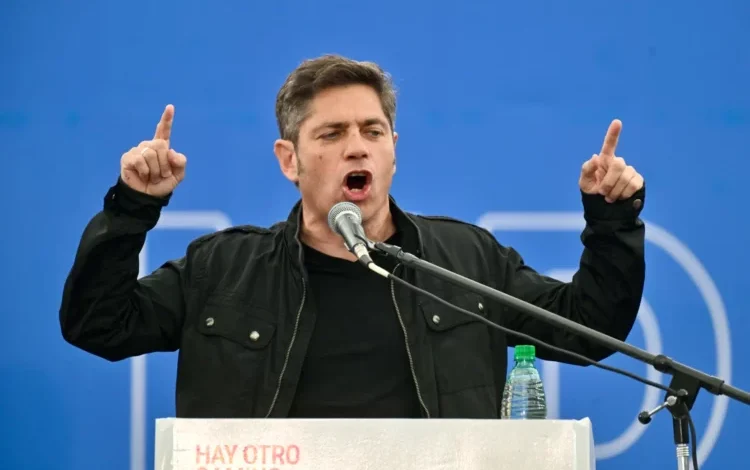 Axel Kicillof hablando en el plenario del Movimiento Derecho al Futuro en la Universidad Tecnológica Nacional de Villa Domínico