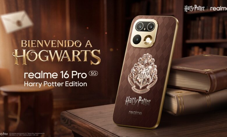 Caja del realme 16 Pro Harry Potter Edition recreando el baúl de Hogwarts con escudos de las casas