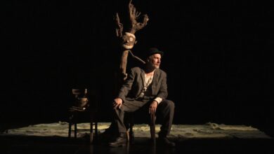 Escena del estreno Gepetto: no hay ruido más fuerte que el de una ballena que cae, Festival Internacional de Teatro Córdoba 2026