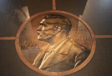 Premiación Nobel 2026 a Deisseroth, Hegemann y Nagel por la optogenética