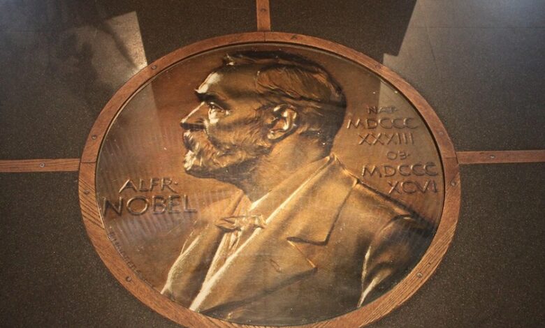 Premiación Nobel 2026 a Deisseroth, Hegemann y Nagel por la optogenética